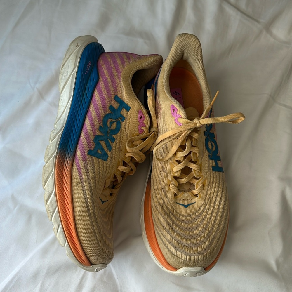 Hokas